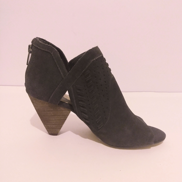 Vince Camuto Gray Suede Leather Zip 3 1/4" Heel Ankle Peep Toe Booties sz 8.5 M - Picture 1 of 9